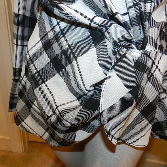Laundry by Shelli Segal Plaid Crossover V-Neck Long Sleeve Blouse Size Medium - Picture 14 of 16